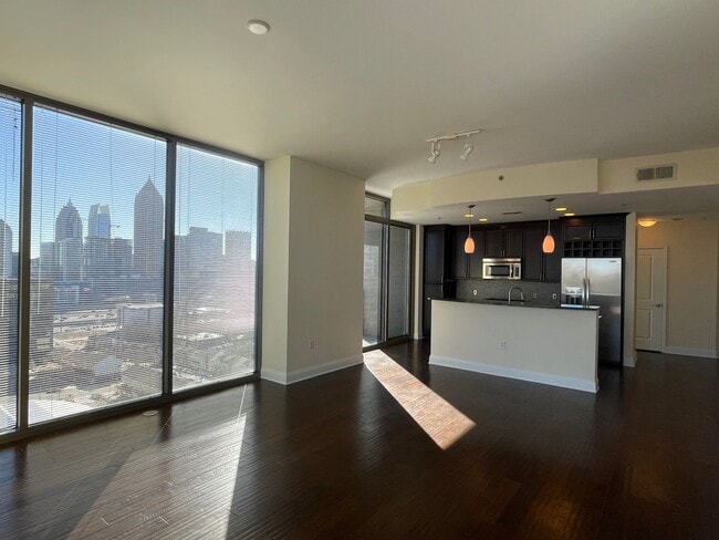 Photo - Spacious 2 Bedroom Corner Unit in Sought After Luxurious Highrise