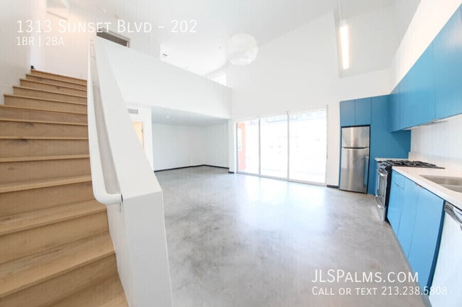 Building Photo - 1313 Sunset Blvd Unit 202
