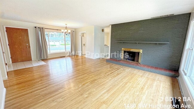 Photo - 1480 SW Huntington Ave