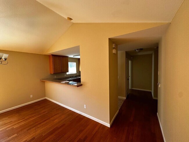 Photo - 359 Acacia St