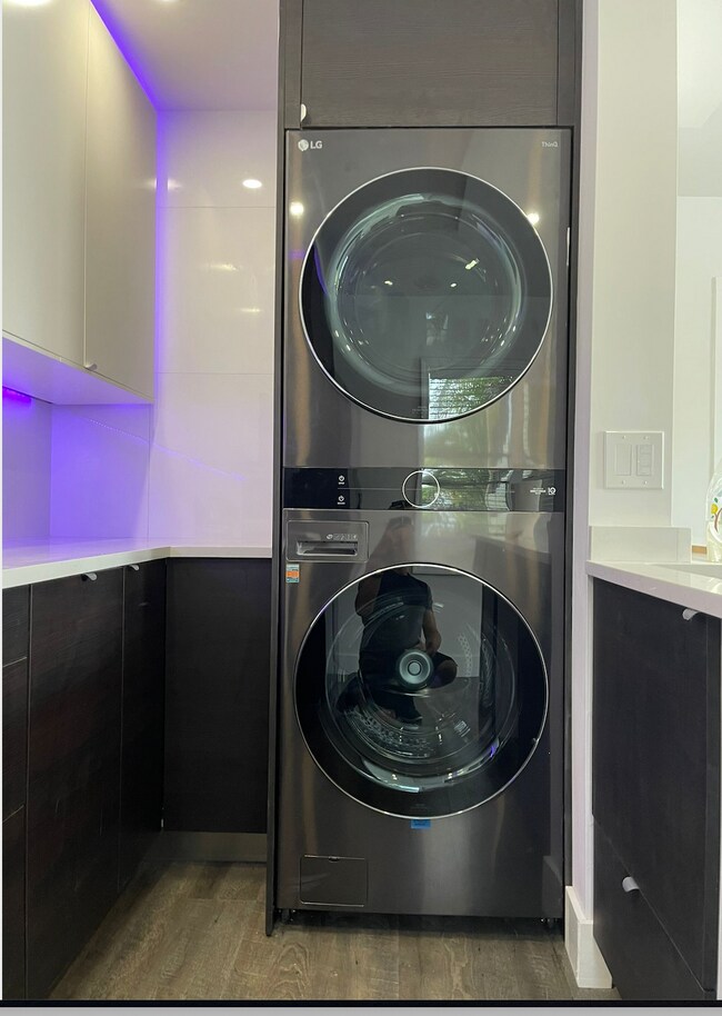 Photo - 1100 NE 9th Ave Unit 101