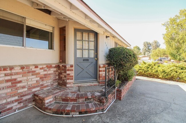 Building Photo - 4 Bedroom House with Large Backyard Near Cal Poly