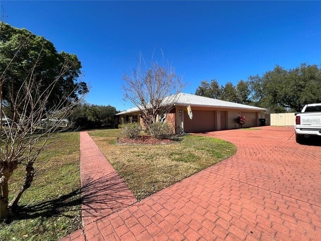 Photo - 8605 Caracas Ave