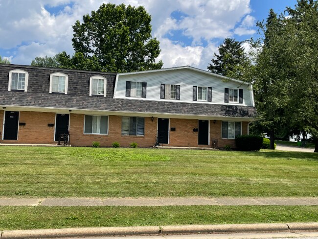 Photo - 415 Sheraton Dr NW