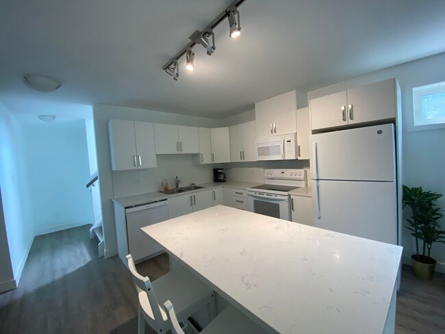 Building Photo - 1018 Maitland Ave Unit C