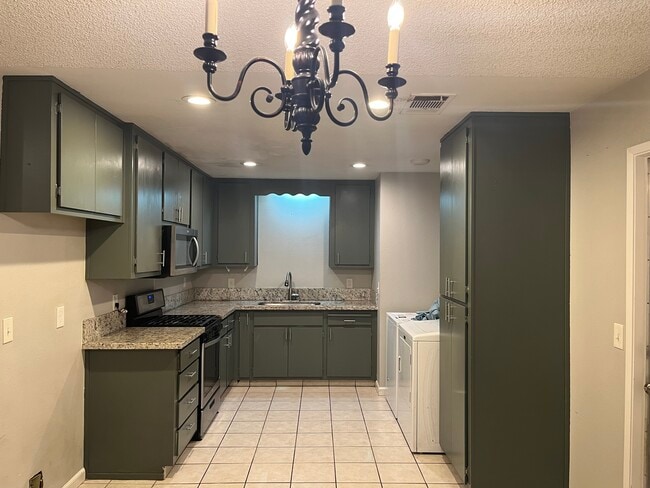 Building Photo - 6871 Beth Cir