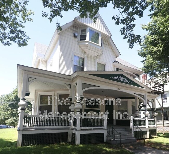 Building Photo - 134 Buell St Rental