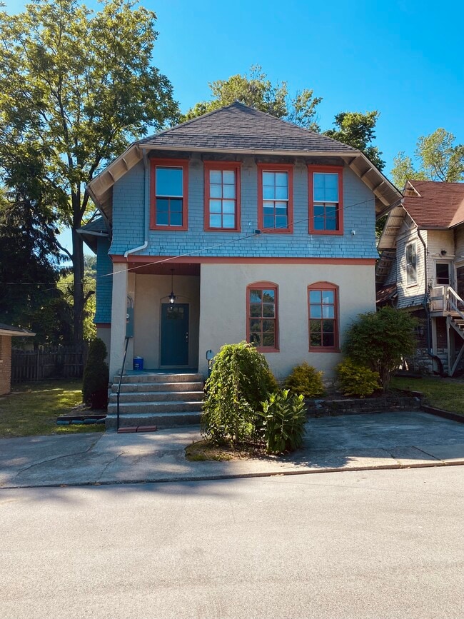 Building Photo - 102 Watson Ct