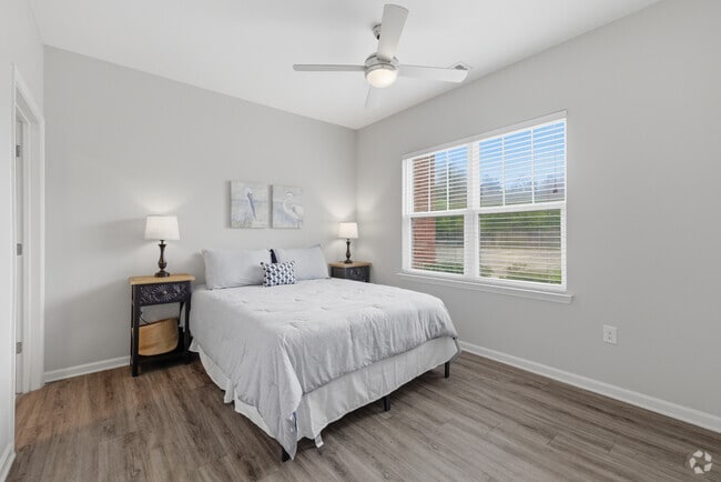 2BR, 2BA - 985SF - Bedroom