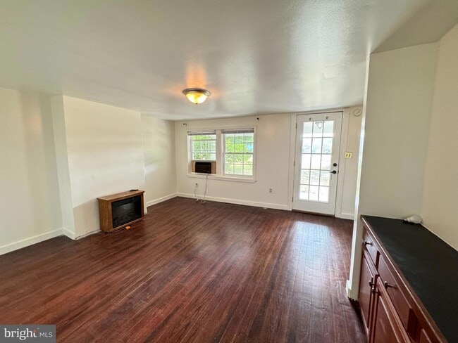 Photo - 1005 Manning Dr