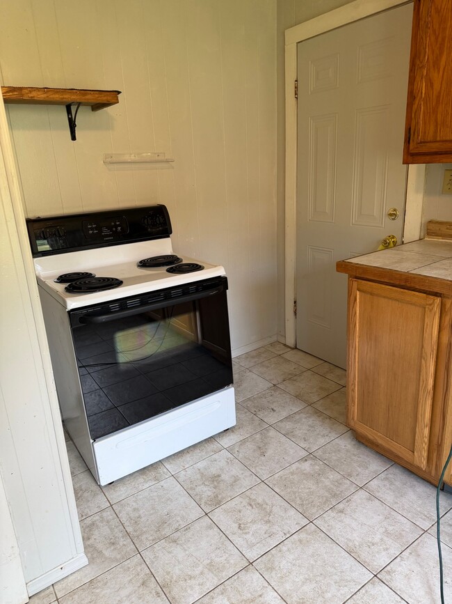 Photo - 206 Campbell St