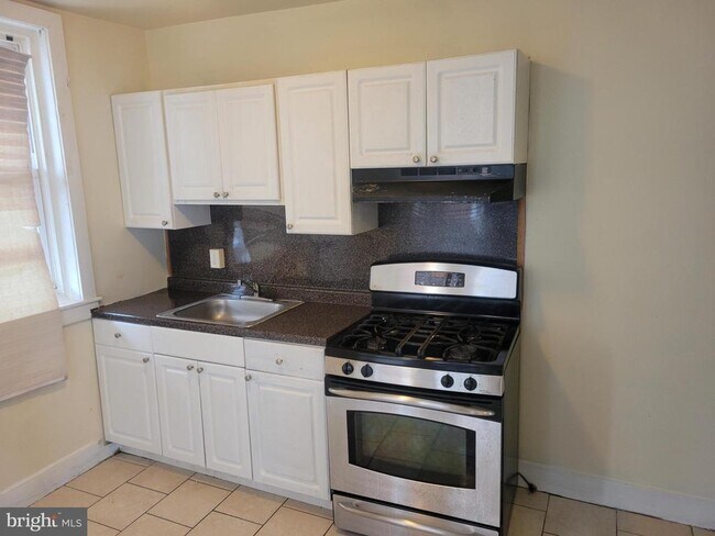 Photo - 4911 N Franklin St