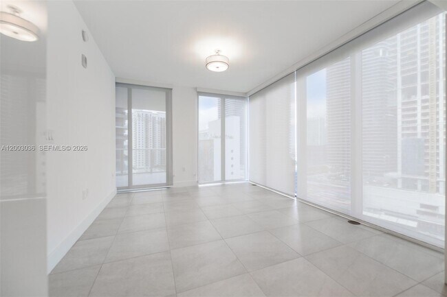 Photo - 1010 Brickell Ave Unit 2911