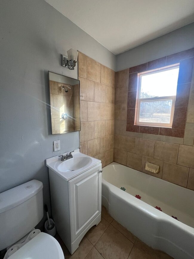 Photo - Downtown Living with a Massive Yard 3 Bed 1 Bath