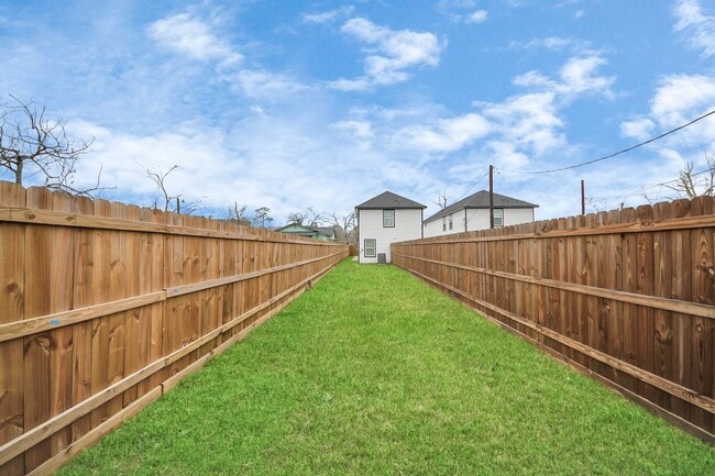 Photo - 11610 Danford Ln Unit B