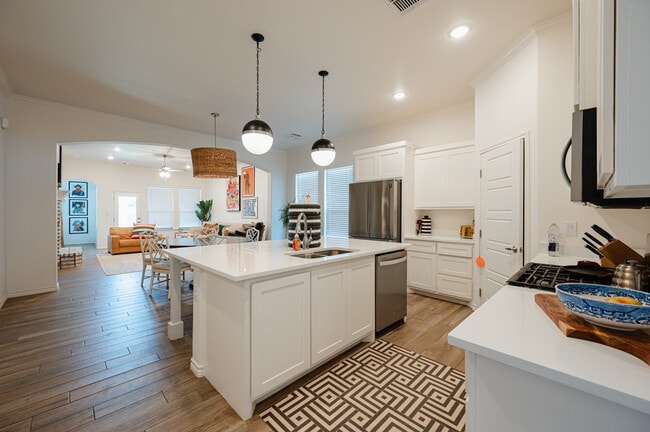 Photo - 5401 Constitution Ave