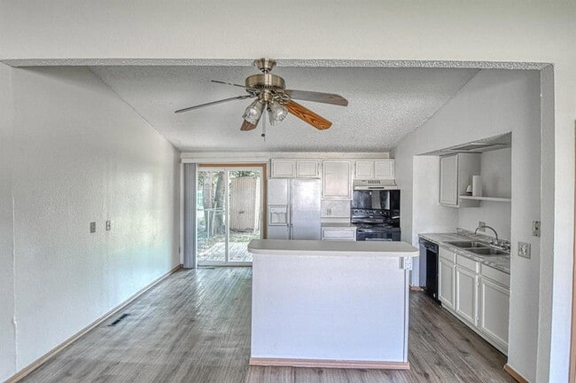 Photo - 2264 Donna Dr