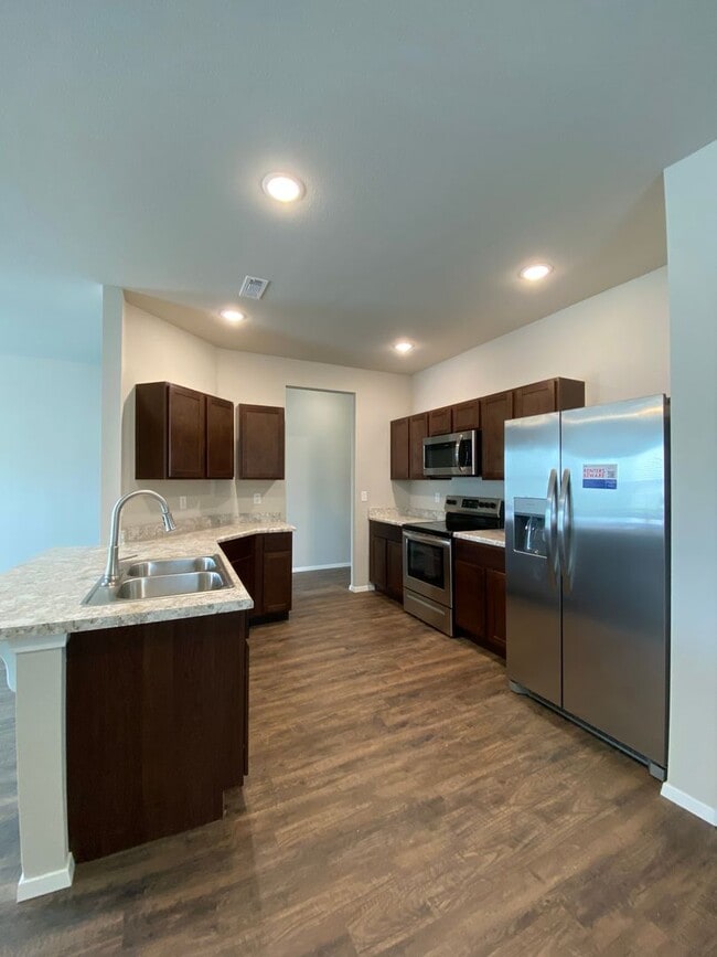Photo - Comfortable 3-Bedroom, 2 Bath Living in Regency Park