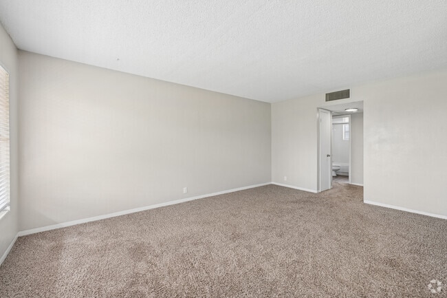 1BR, 1BA - 711SF - Living Room - Park Apartments