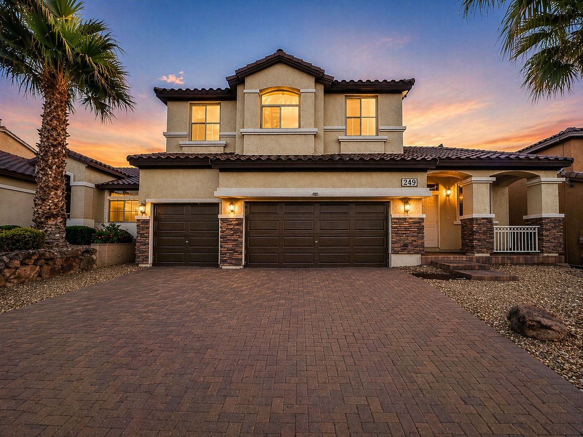 Beautiful 4BR Home in Gated Community with 3-Car Garage - Beautiful 4BR Home in Gated Community with 3-Car Garage