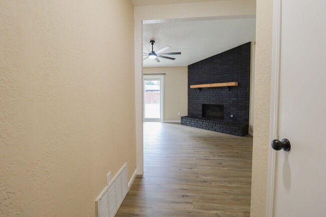 Photo - 3 bed/2bath! Fully remodeled!