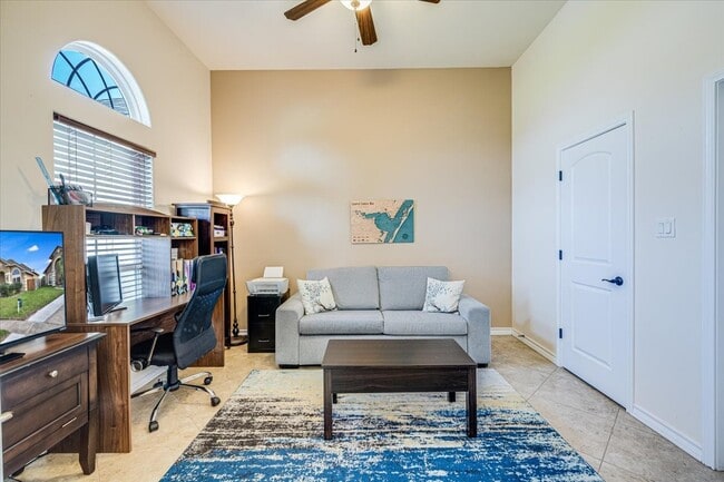 Building Photo - 7522 S Lake Dr