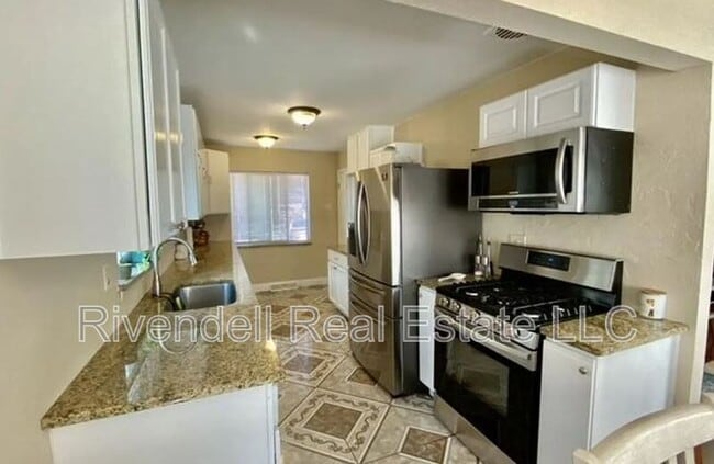 Photo - 2391 Jamaica St