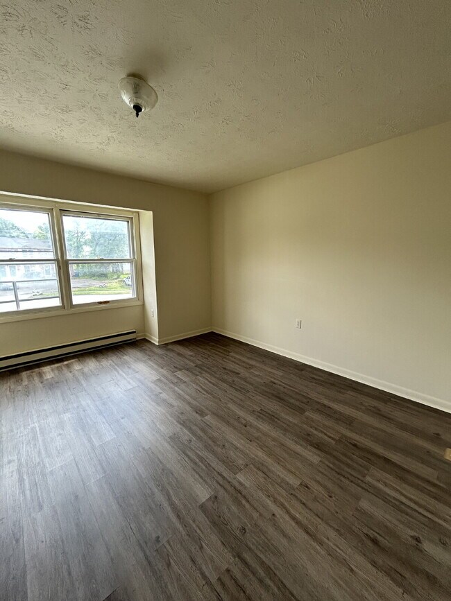 Photo - 2 Bedroom 1.5 Bath Townhome on culdesac with fenced in back yard. Close to shops, I-81 commuter r...