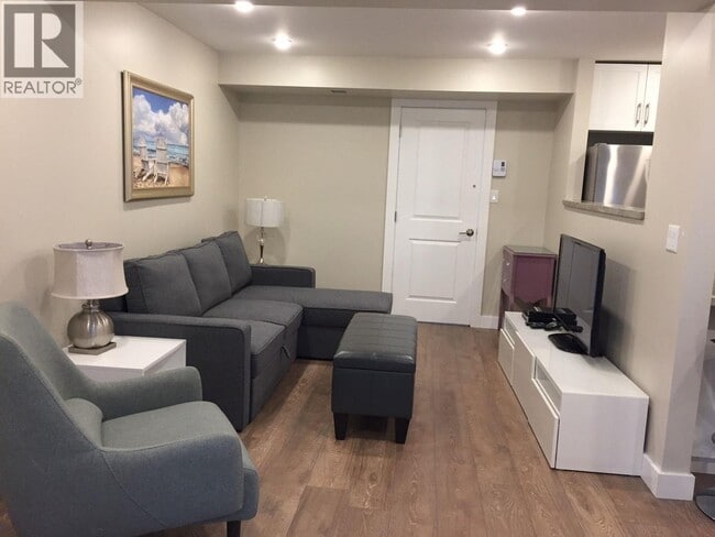 LOWER LVL-2883 DOLLARTON HIGHWAY - LOWER LVL-2883 DOLLARTON HIGHWAY