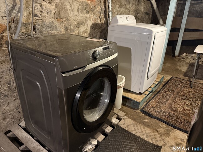 Photo - 837 Bank St Unit 3