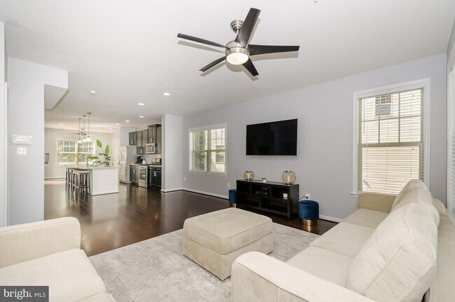 Photo - 7523 Holly Ridge Dr