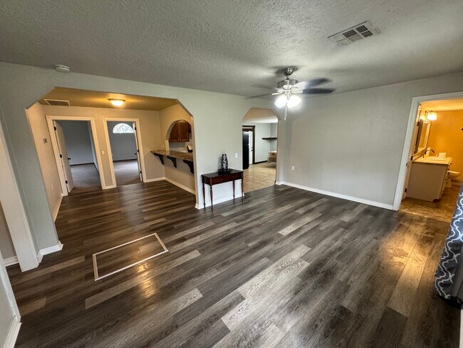 Photo - 101 S 8th Ave