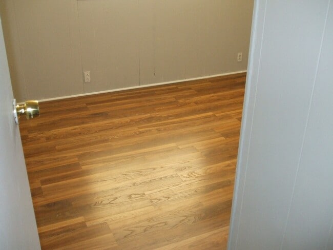 Photo - Half month rent credit for approved tenant...