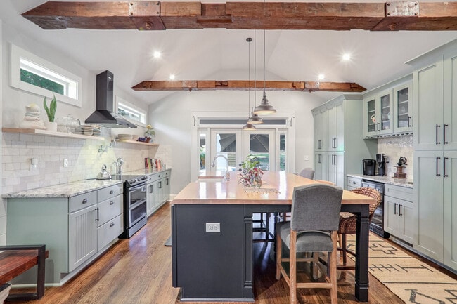 Photo - Room in House on Morgan Pl SE