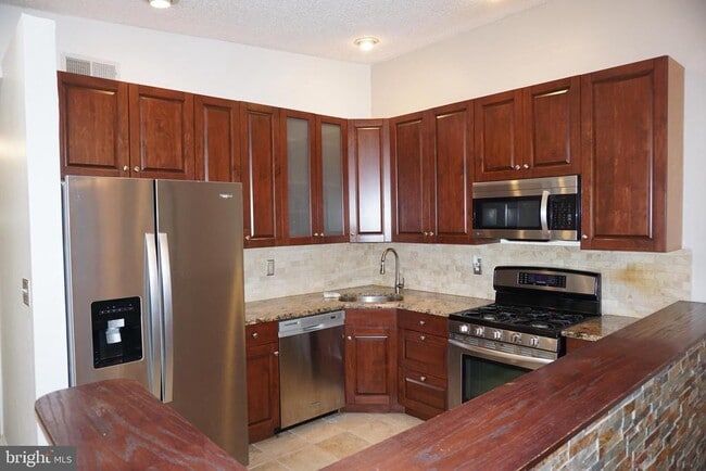 Photo - 80 Versailles Ct