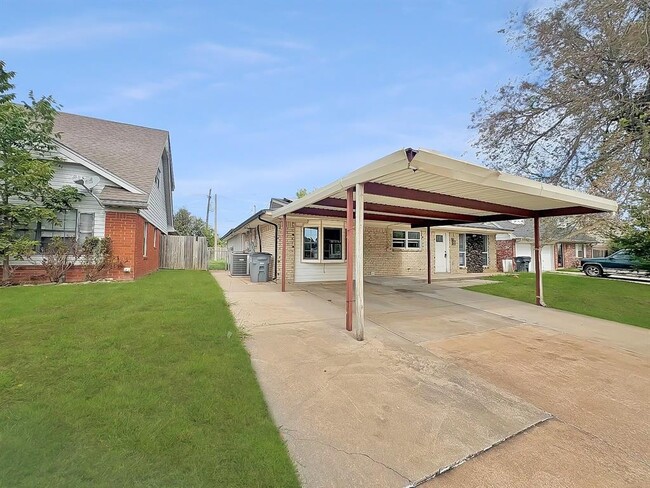 Photo - 6707 NW Compass Dr