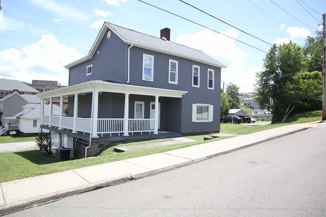 Building Photo - 502 4th St