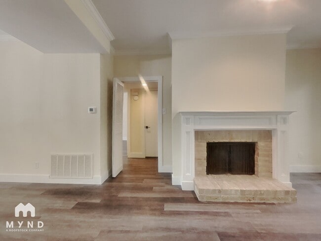 Photo - 2100 Tanglewilde St Unit 747