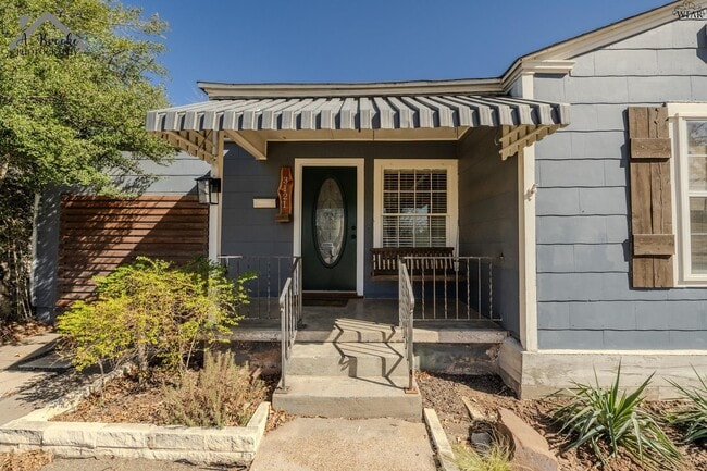 Photo - 3121 Sherwood Ln