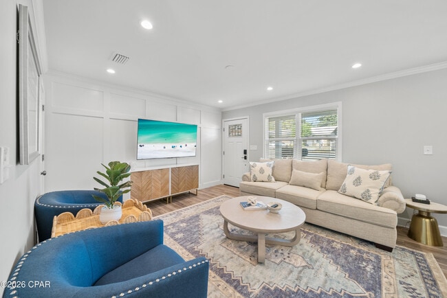 Photo - 121 Lakeside Cir