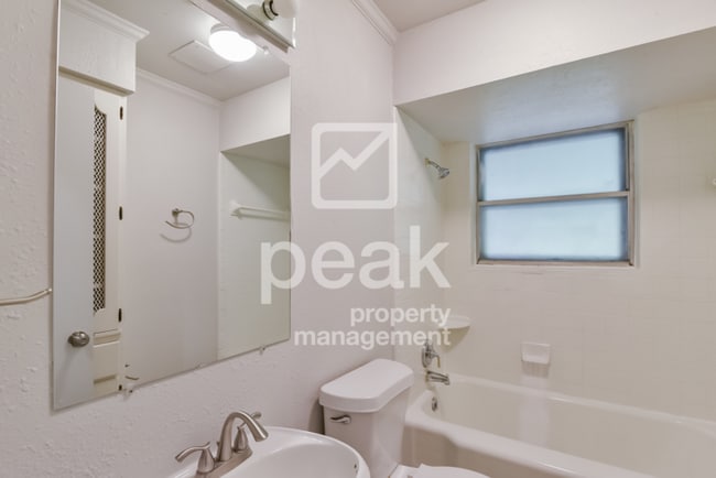 Photo - $1749! 3Bed home! Apply by 10/22 and save ...