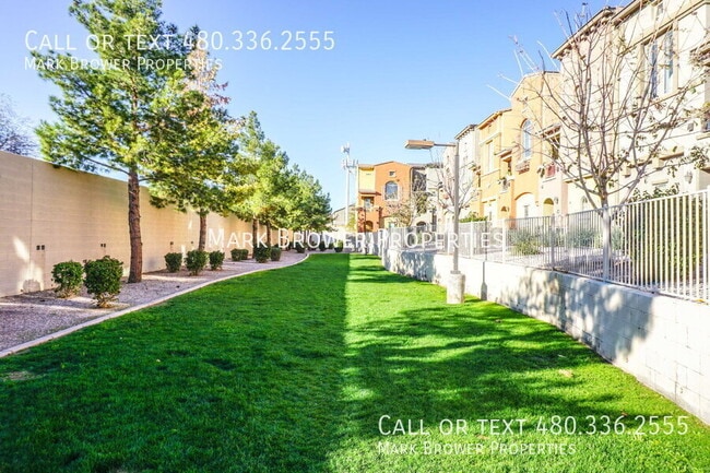 Photo - 2402 E 5th St