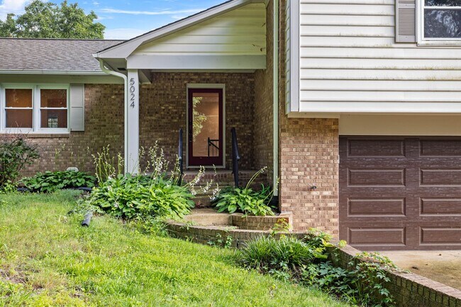 Photo - Spacious 4-Bedroom Home with Fenced Yard in Hampton Woods