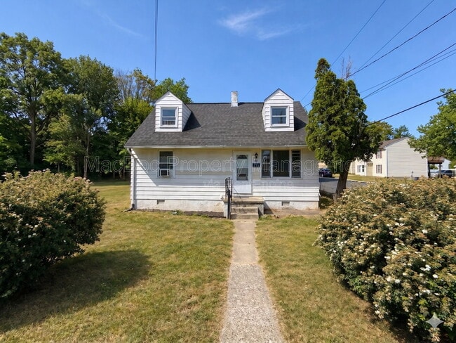 Building Photo - 1500 Airport Ave