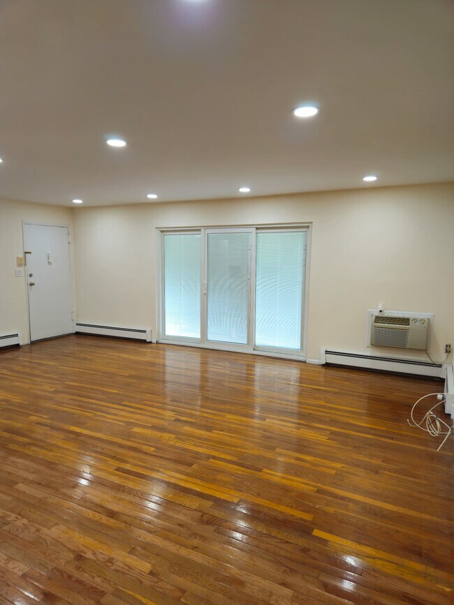 Photo - 366 Hoover Ave Unit Whitestone Gardens