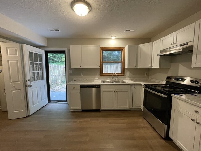 Photo - 158 Cedar Crest Dr