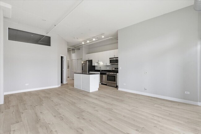 Photo - 740 W Fulton St Unit 905