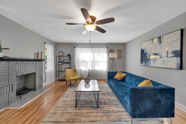 Photo - The Deese | $200/Week (First 4 Weeks Limited Promo!) Move-In Ready Room Rental - PRIVATE BATH – N... Unidad ROOM 4