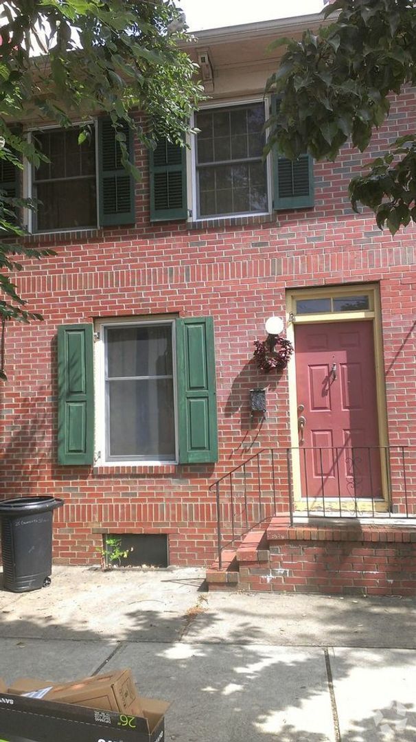 Building Photo - 3 Bed 1.5 Bath Row House - Bordentown