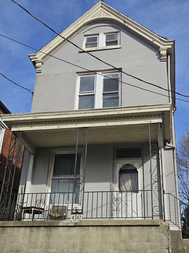 Building Photo - 4342 Vine St Unit 2